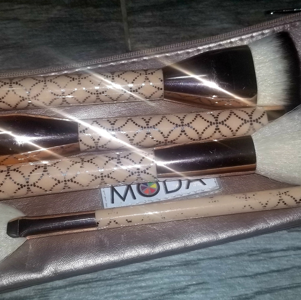 MODA makeup brush set 5 pcs. ROSE.